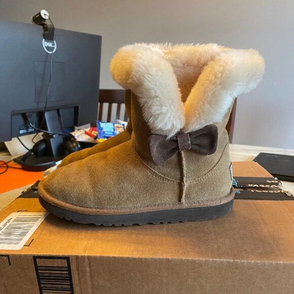 UGG LITTLE KIDS Boots With Side Bow - Picture 1 of 5